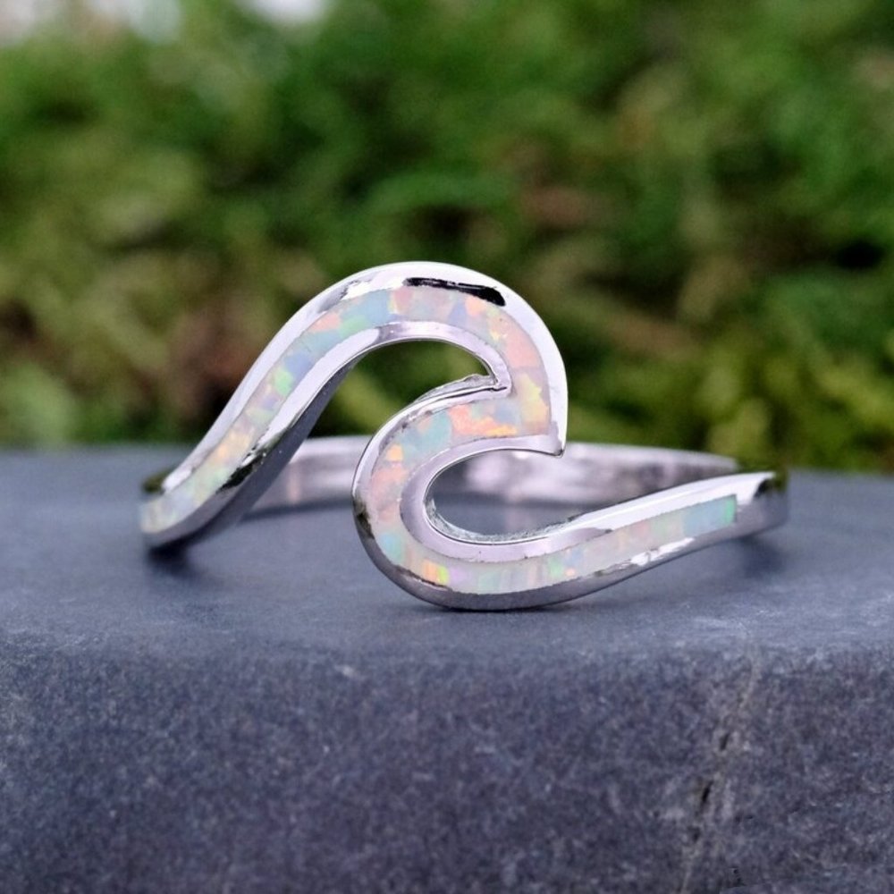 Elegant Silver Wave Ring with Opal Inlay